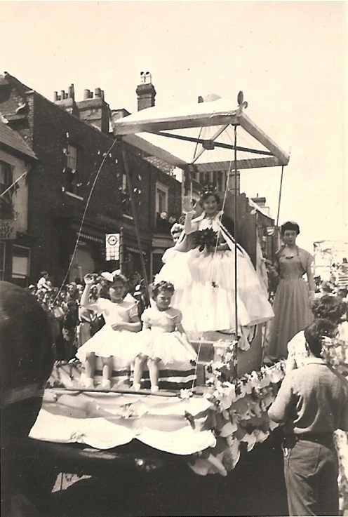 WESTERHAM CARNIVAL QUEEN'S FLOAT 1 (early 1950s).jpg